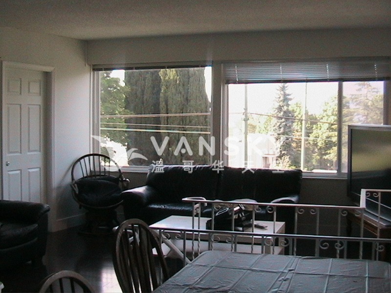 260507151928_4026 W10 W Ave -living room.jpg